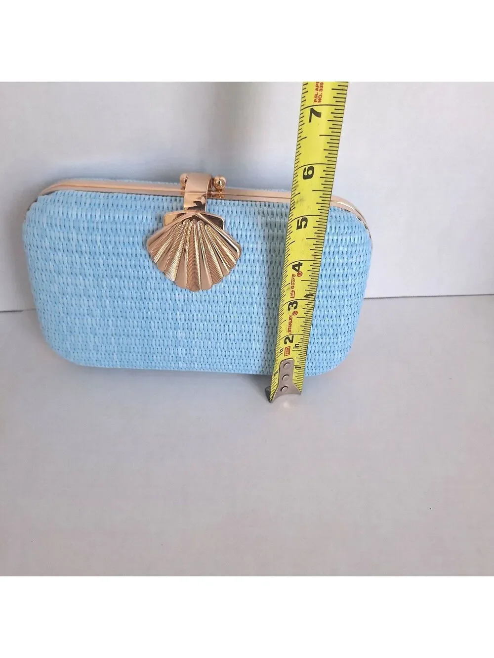 NWT Tommy Bahama Light Blue Woven Shell Clasp Clutch Handbag W Gold Chain Strap